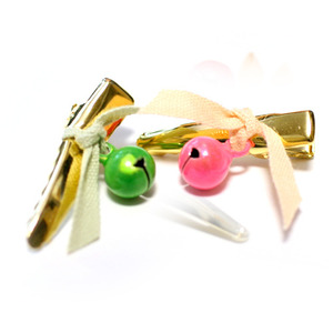 Atsuyo et Akiko Petite Bell pins (2 colors)