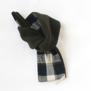 Makie wool fleece scarf (navy checks)