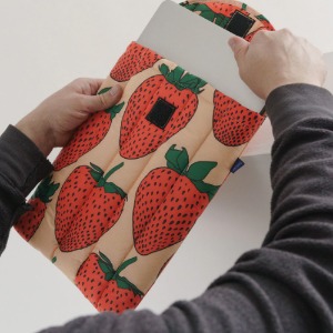 Puffy Laptop Sleeve 13&quot; (strawberry)